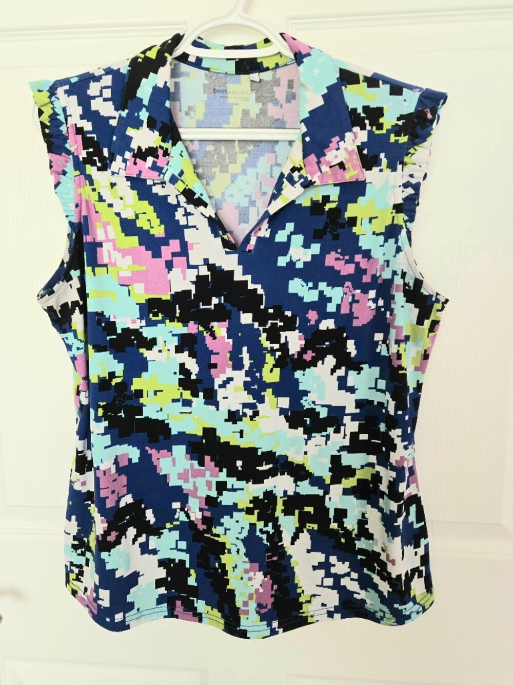 Women's Bette and Court sleeveless top size L